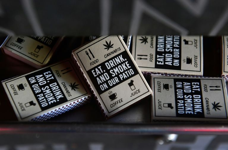 مطعم "لويل فارمز: إيه كانابيس كافيه"