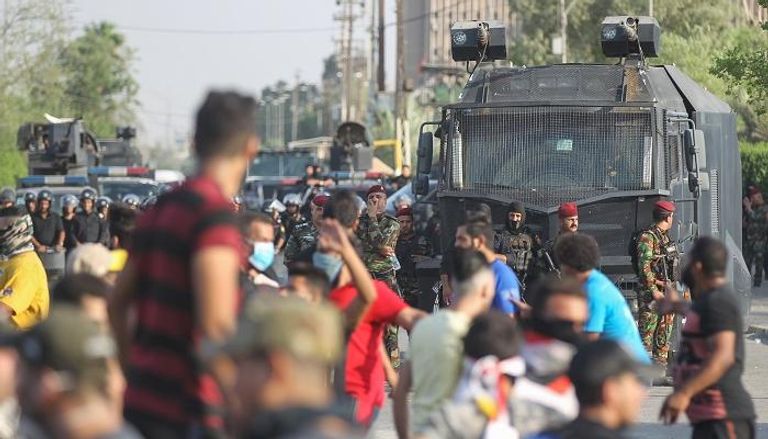 المواجهات مستمرة في شوارع العراق بين المتظاهرين وقوات الأمن