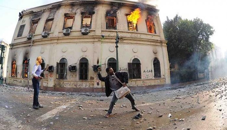 جانب من حريق المجمع العلمي وسط القاهرة