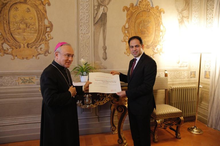 القاضي محمد عبدالسلام أثناء مراسم التكريم