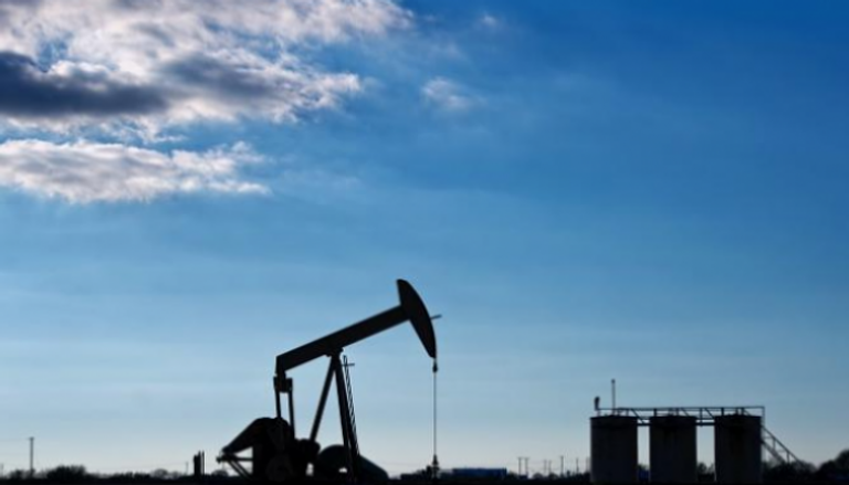 أسعار النفط ترتفع 1% في نهاية تداولات الجمعة