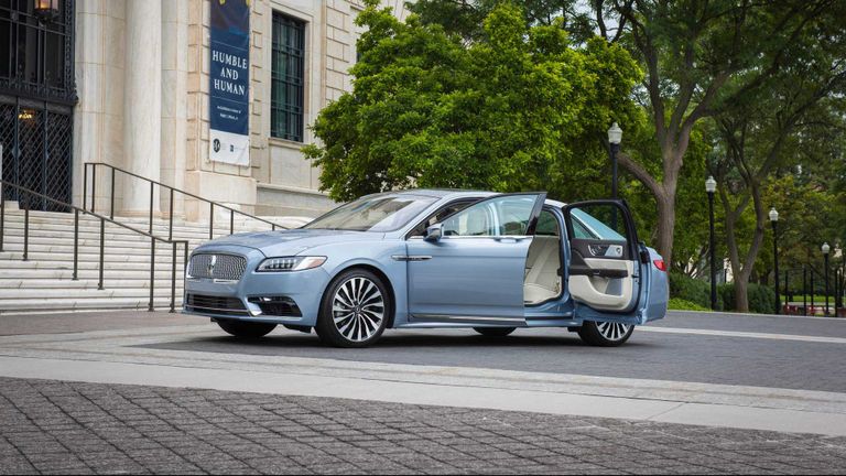 طراز Continental بأبواب Coach Door