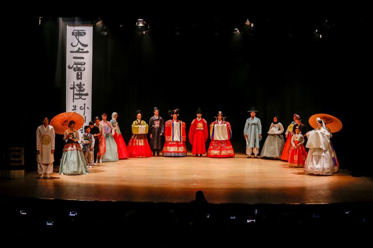 جانب من الأمسية الثقافية الموسيقية في الشارقة