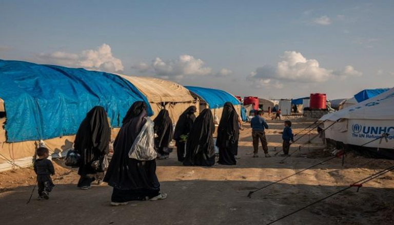 عرائس داعش يحكمن مخيم الهول السوري بالحديد والنار