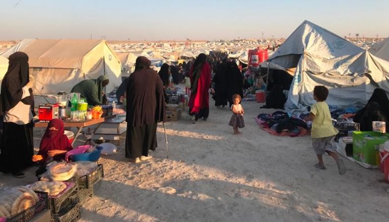 عرائس داعش يحكمن مخيم الهول السوري بالحديد والنار