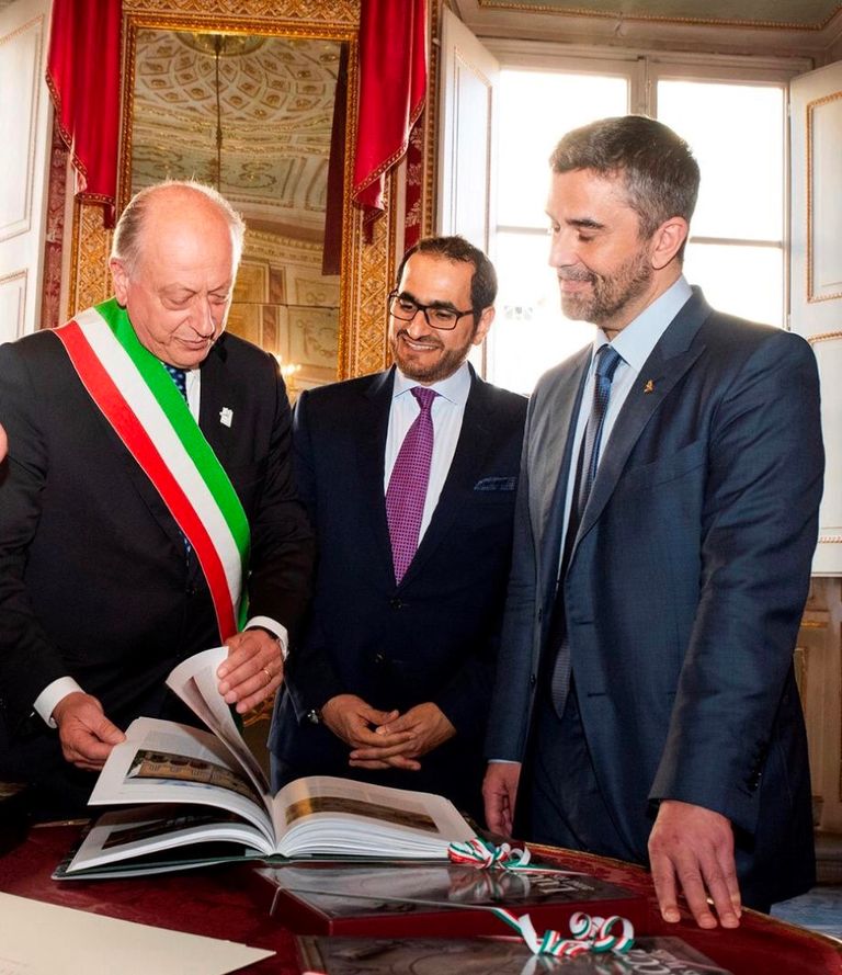 عمدة مدينة لوكا يستقبل الوفد الإماراتي رفيع المستوى