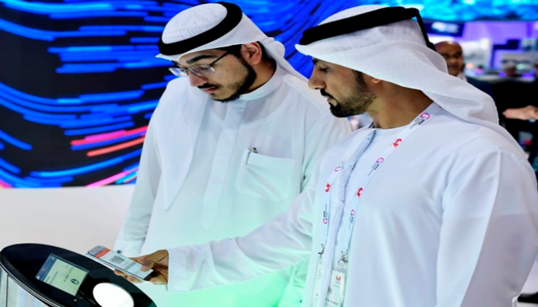 طرق دبي تعرض تطبيقات ذكية جديدة للنقل الجماعي 