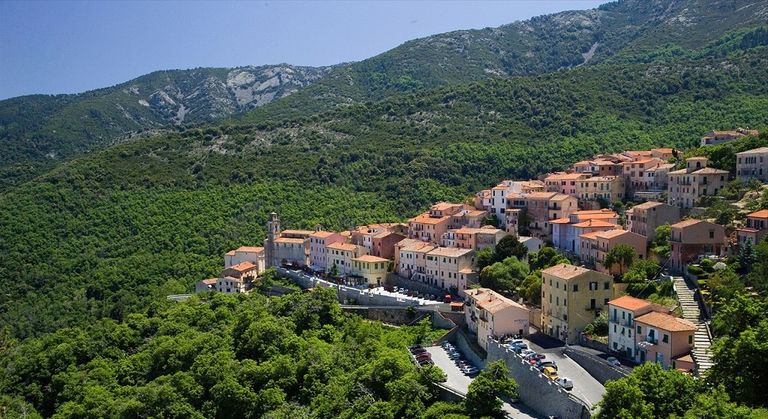 جزيرة إلبا الإيطالية