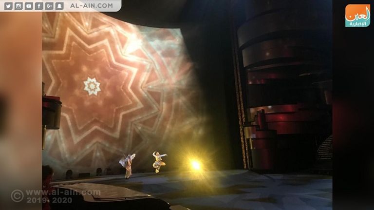 جانب من أوبريت "الحضن العربي" في لابيرل دبي