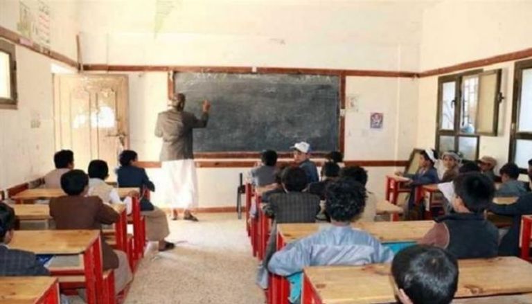عشرات الآلاف من المعلمين اليمنيين يعانون من ظروف بالغة القسوة