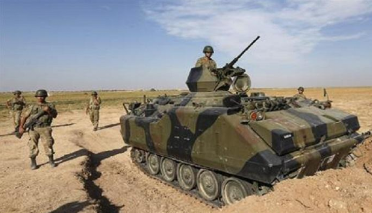 قوات تركية على الحدود مع سوريا - رويترز