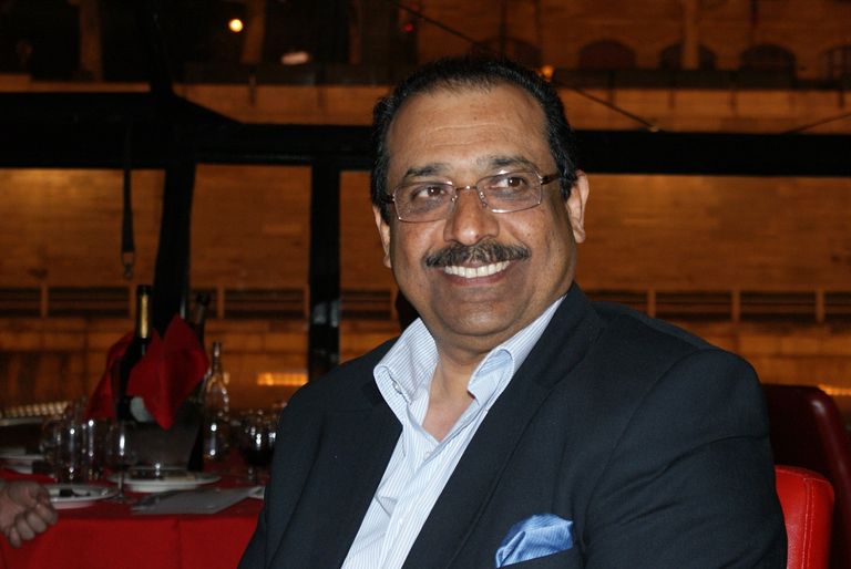 الناقد الكويتي عبدالستار ناجي خالد النبوي وأحمد الفيشاوي في مشهد من فيلم