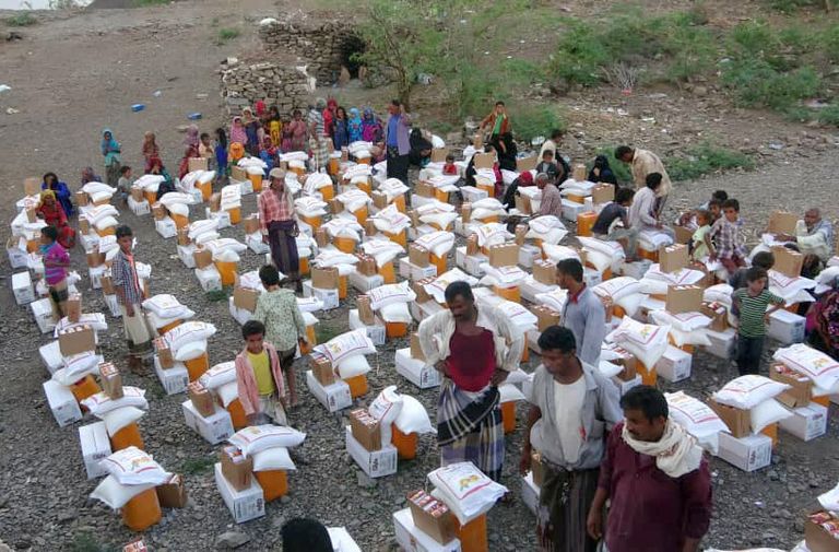 المساعدات شملت خياماً وسلالاً غذائية