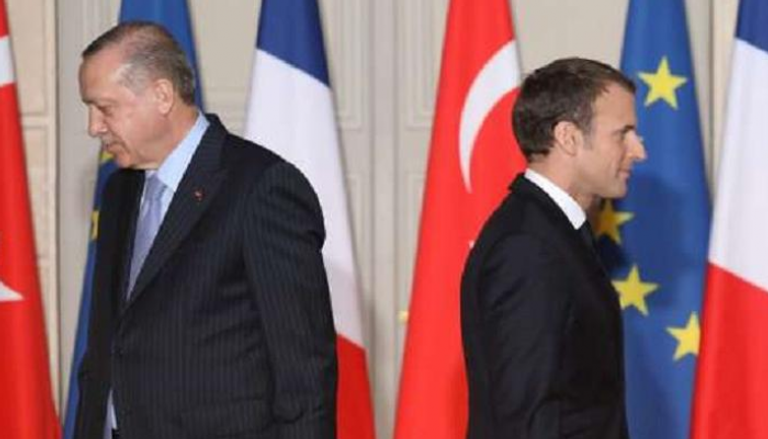 الرئيس الفرنسي إيمانويل ماكرون ونظيره التركي رجب طيب أردوغان
