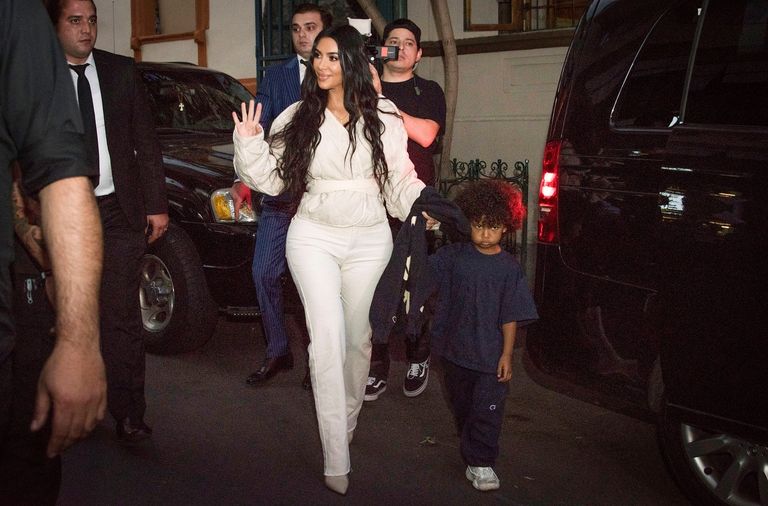 كيم كارداشيان لحظة وصولها إلى أرمينيا