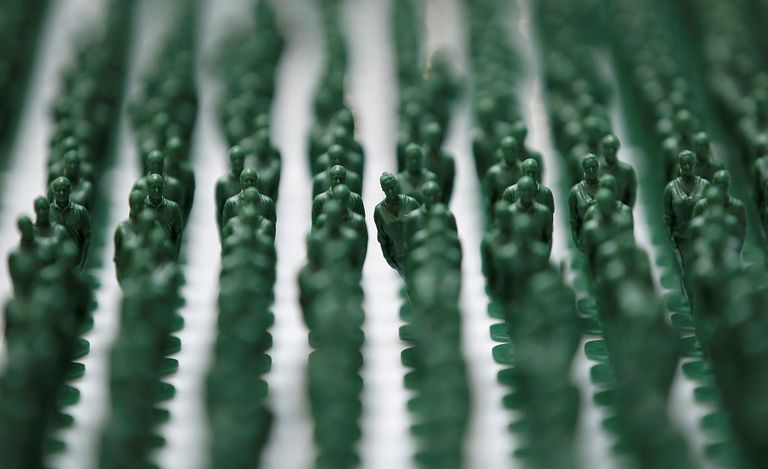 بعض الدمى المعروضة في مركز تجاري بمانشستر