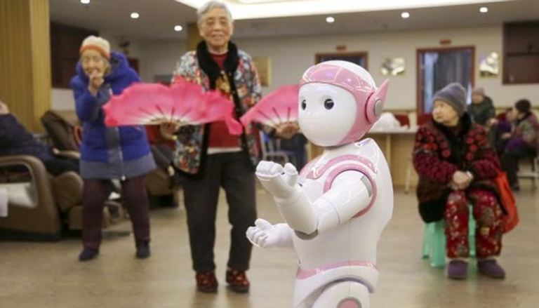 روبوتات تعمل على تحسين حياة المسنين