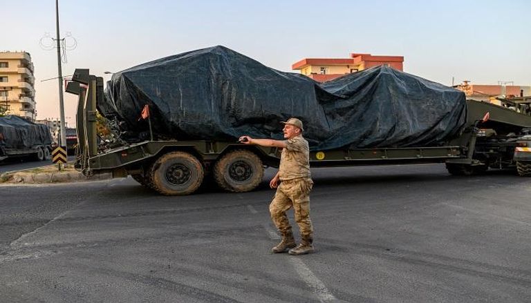 معدات عسكرية للجيش التركي تتجه نحو الحدود السورية – أ.ف.ب
