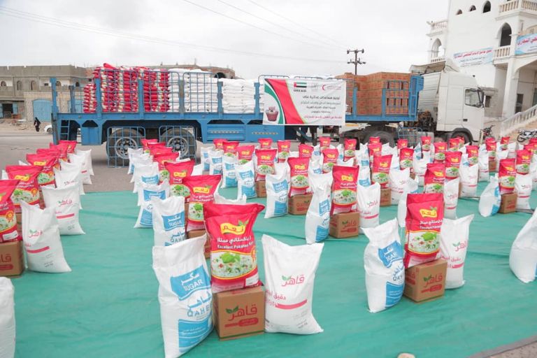 مساعدات إماراتية لسكان مكلا اليمنية