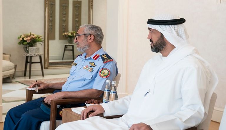 الشيخ محمد بن زايد آل نهيان خلال استقباله السير جون لوريمر