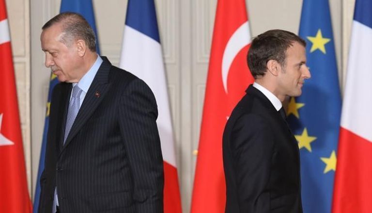 الرئيس الفرنسي إيمانويل ماكرون والرئيس التركي رجب أردوغان