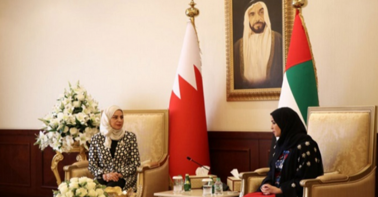 أمل القبيسي وفوزية زينل في لقاء سابق بينهما فوزية بنت عبدالله زينل رئيسة مجلس النواب البحريني