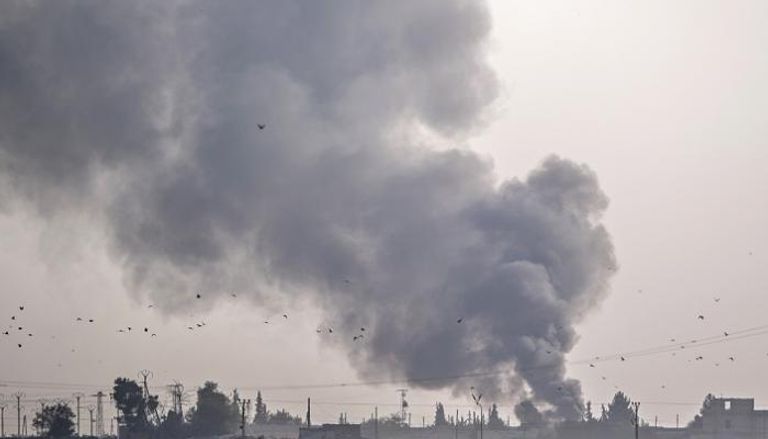 الدخان يتصاعد جراء القصف التركي على شمال سوريا
