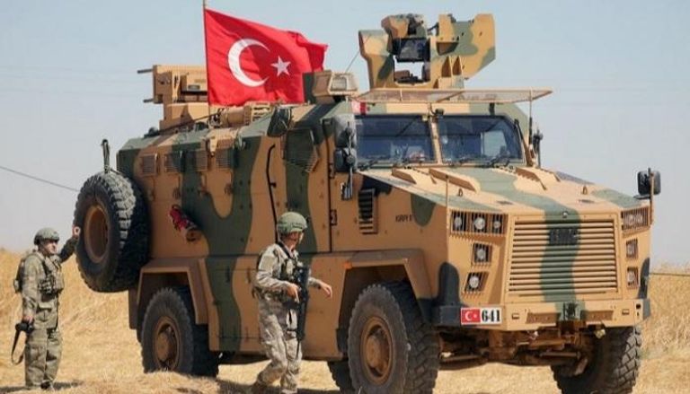 إحدى الآليات العسكرية التركية على الحدود السورية