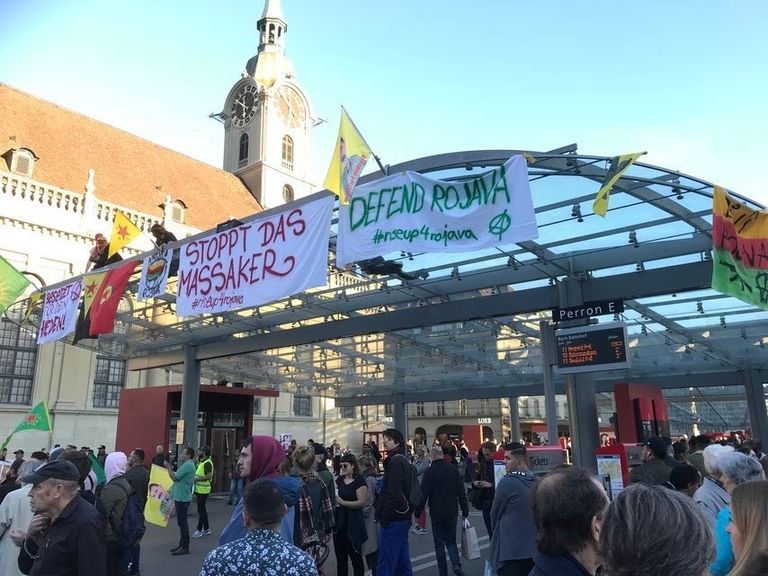 جانب من المظاهرة التي شهدتها مدينة بيرن