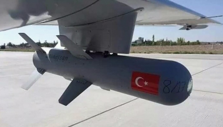 علم تركيا على أحد المقذوفات في الطائرات التي أرسلت لمليشيات طرابلس