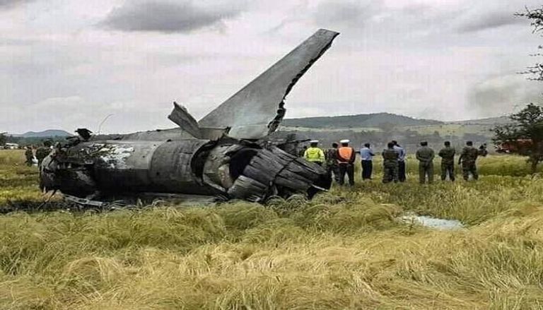 الطائرة جيت su-27 بعد سقوطها في مدينة بيشفوتو