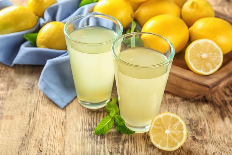 عصير الليمون للتخلص من سموم الكبد