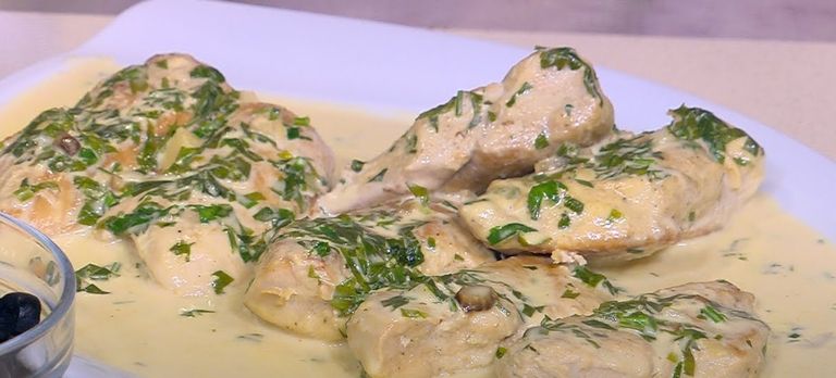 صدور الدجاج بصوص الزبدة والثوم