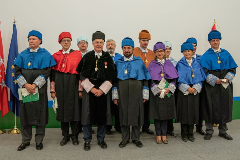 الشيخ الدكتور سلطان بن محمد القاسمي يتسلم الدكتوراة الفخرية