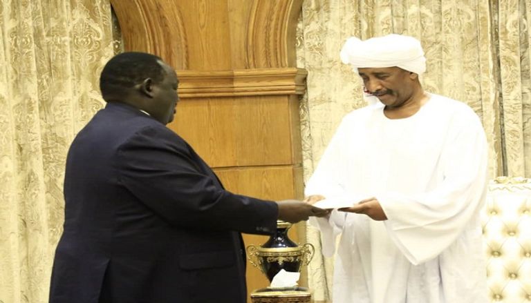 الفريق أول عبدالفتاح البرهان خلال استقبال وفد جنوب السودان