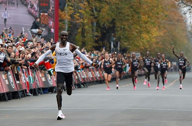 العداء الكيني إيليود كيبتشوجي إيليود كيبتشوجي