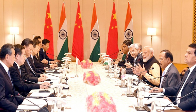 مباحثات رئيس الوزراء الهندي مع الرئيس الصيني 
