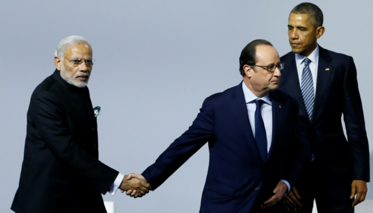 قادة العالم خلال توقيع اتفاق باريس 