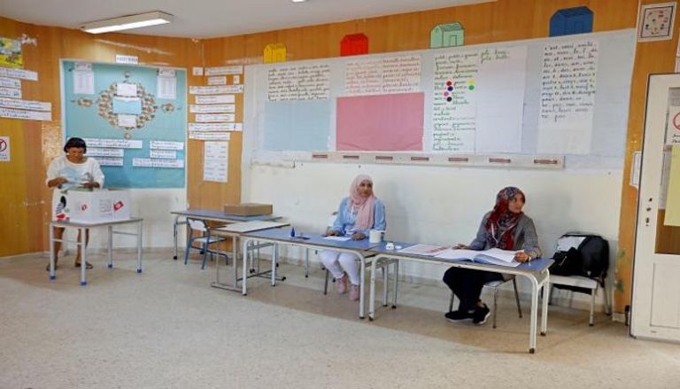 مركز اقتراع بالانتخابات الرئاسية التونسية -رويترز