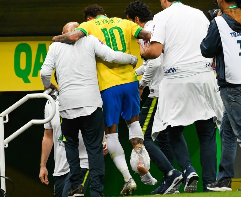 إصابة نيمار خلال مواجهة البرازيل ونيجيريا وديا إصابة نيمار
