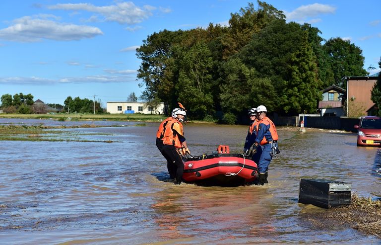 الإعصار هاجيبيس تسبب في فيضان أنهار وانقطاع الكهرباء