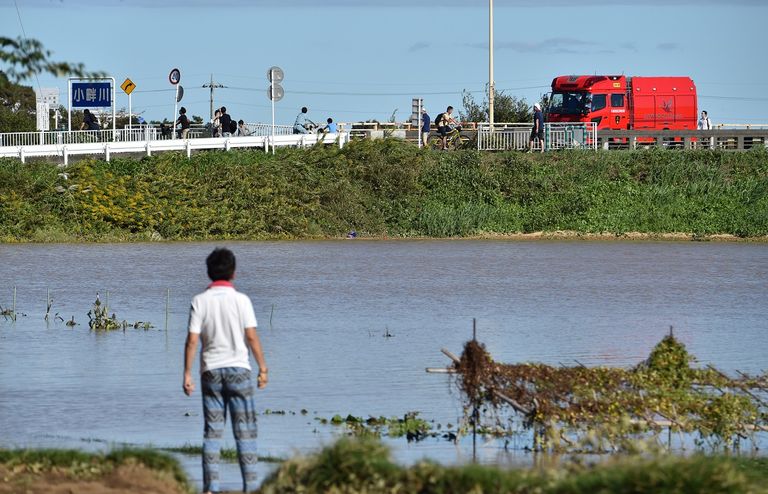 الإعصار هاجيبيس تسبب في فيضان أنهار وانقطاع الكهرباء