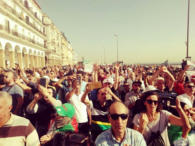 مظاهرات في الجزائر ضد قانون المحروقات مظاهرات في الجزائر ضد قانون المحروقات