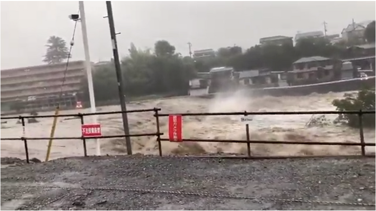 أكثر من 100 ألف رجل إنقاذ يشاركون في عمليات الإنقاذ المستمرة