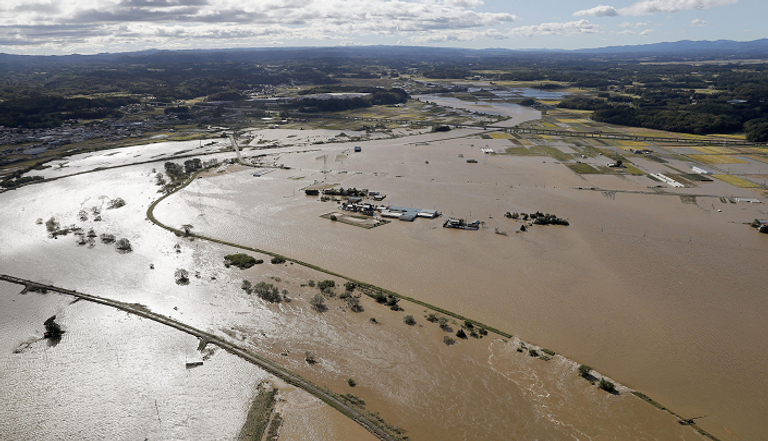 إعصار هاجيبيس يضرب اليابان