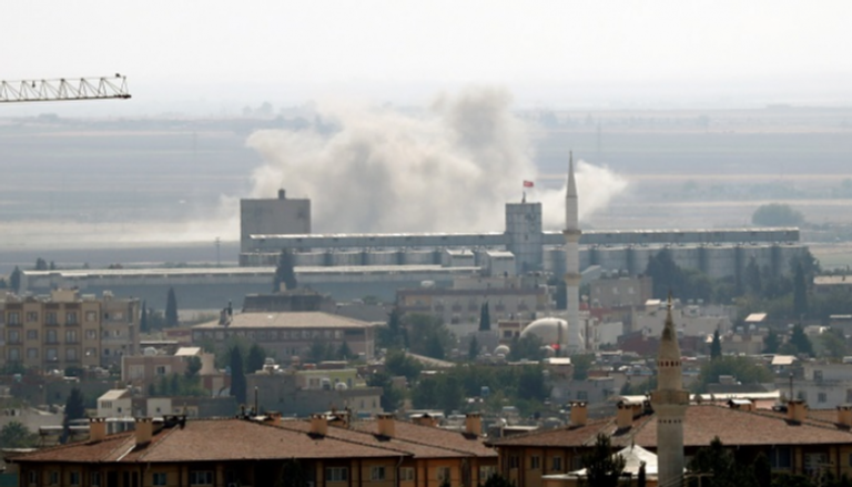 تصاعد الدخان بعد القصف التركي على بلدة رأس العين - رويترز