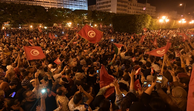 تونسيون يحتفلون بفوز قيس سعيد في انتخابات الرئاسة 