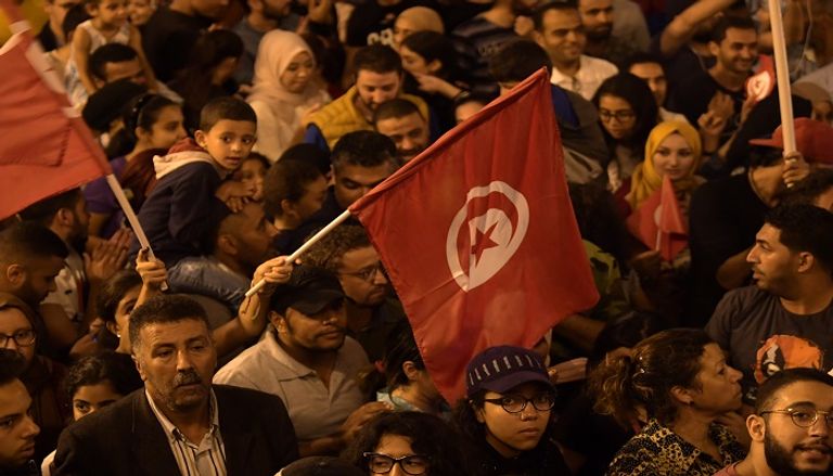 تونسيون يحتفلون بفوز قيس سعيد في انتخابات الرئاسة