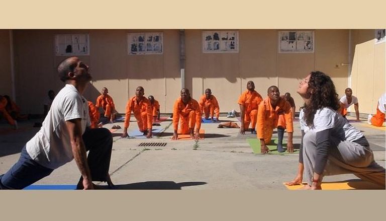 ممارسة اليوجا تحسِّن الصحة العقلية للسجناء