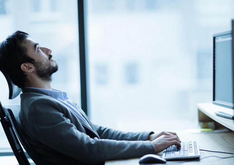 التوتر يهدد كثيراً من الموظفين بالانهيار في أماكن العمل